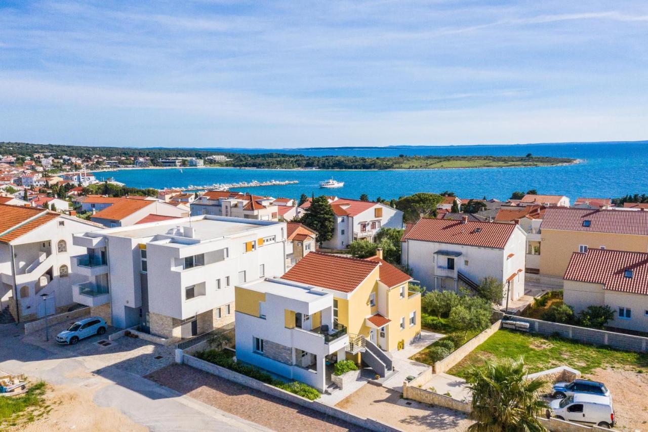 Apartments Yellow Novalja Exteriér fotografie