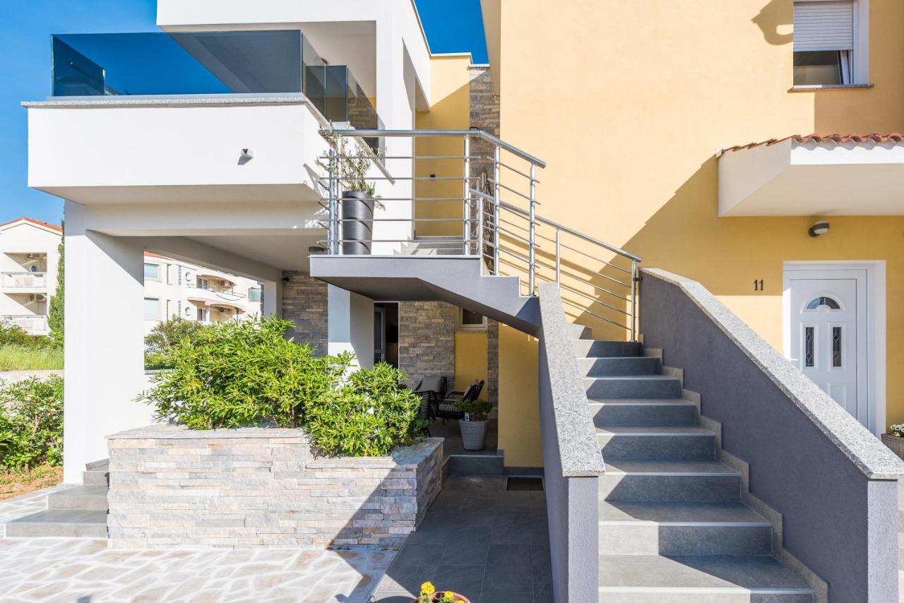 Apartments Yellow Novalja Exteriér fotografie