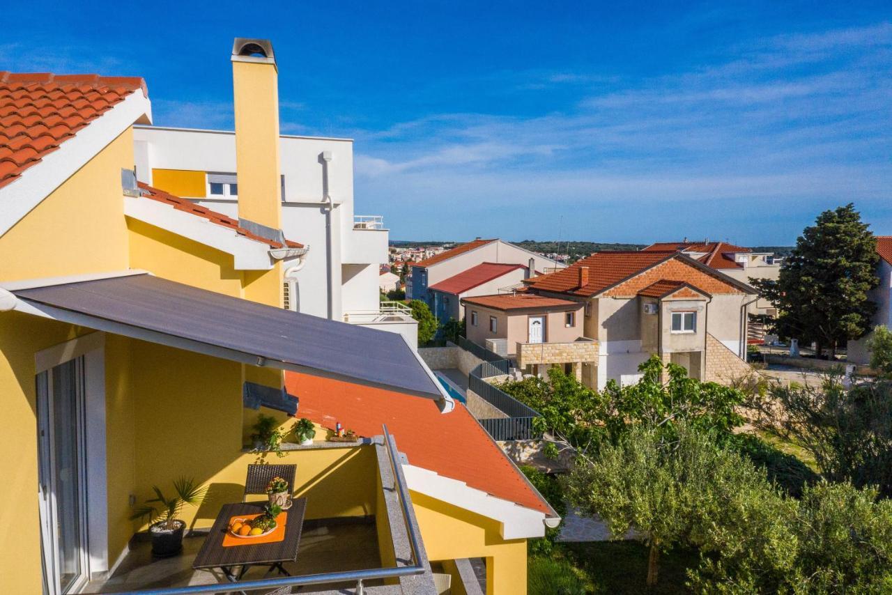 Apartments Yellow Novalja Exteriér fotografie